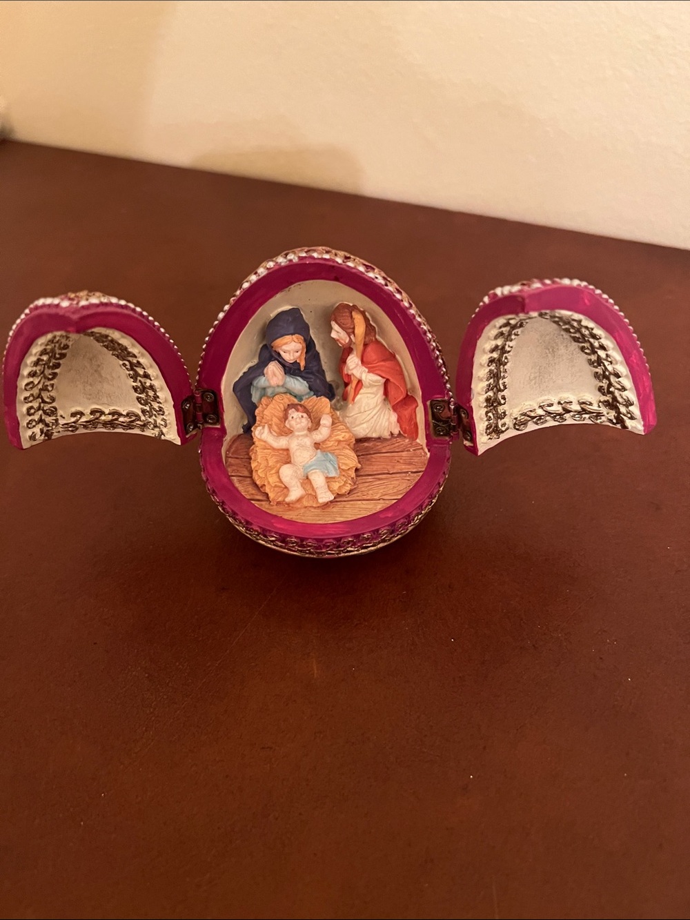 Egg Nativity Scene

Hinged Doors Vintage...